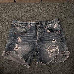 Mid waist, midi short, distressed